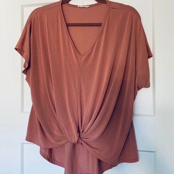 Dusty rose t-shirt with knot detail - Picture 2 of 5